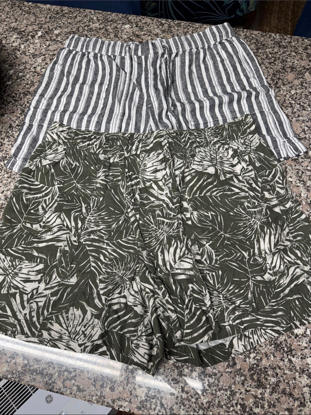 a.n.a 2 pairs Women's Shorts